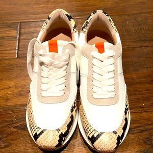 NWOT Banana Republic Athletic Shoes Size 7